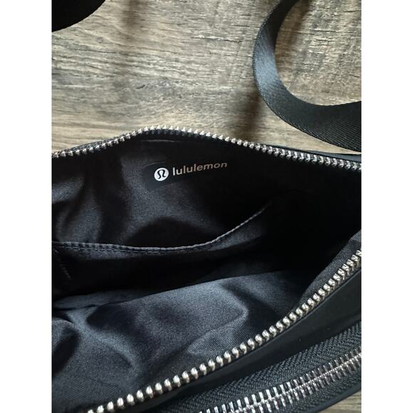 Lululemon Crossbody With Nano Pouch Black Excellent - Picture 5 of 7